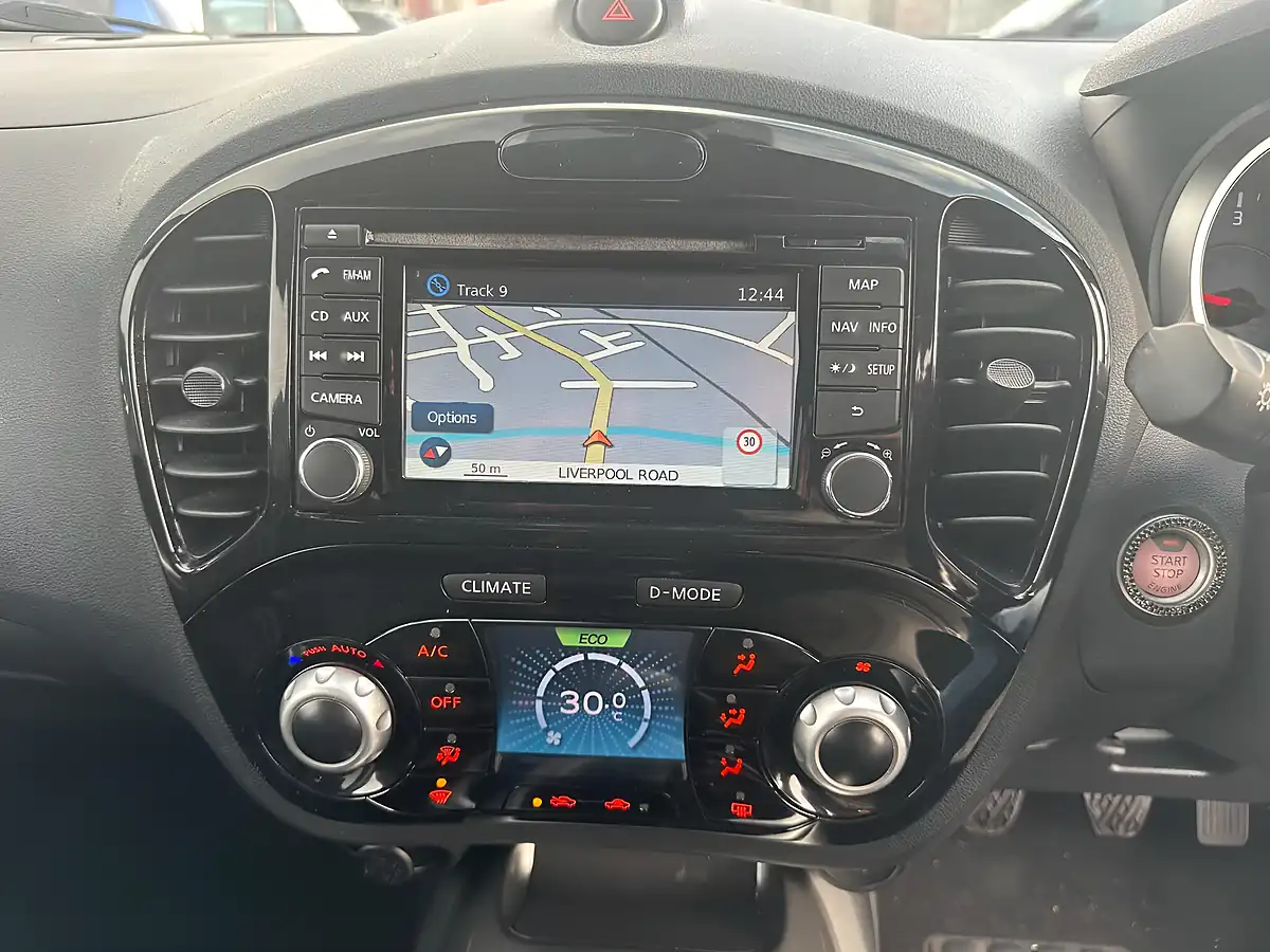 Used 2014 Nissan Juke Tekna Red - Interior and Exterior details 11