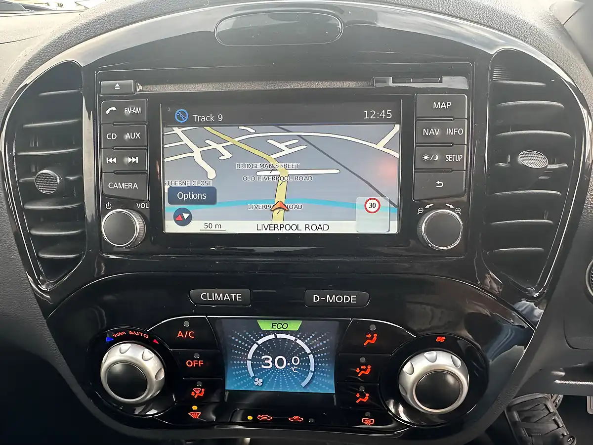 Used 2014 Nissan Juke Tekna Red - Interior and Exterior details 12