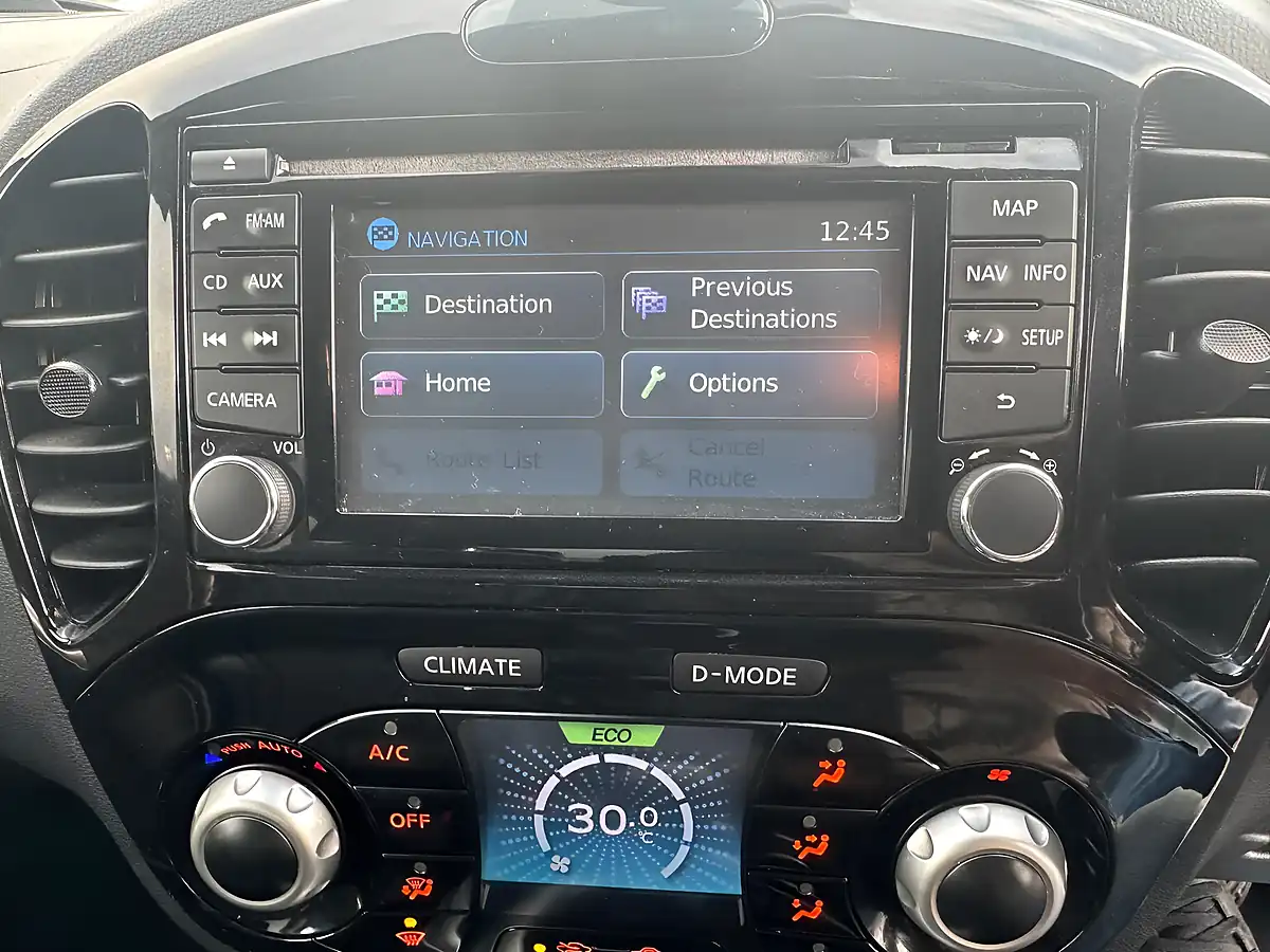 Used 2014 Nissan Juke Tekna Red - Interior and Exterior details 13