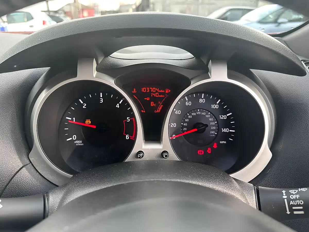 Used 2014 Nissan Juke Tekna Red - Interior and Exterior details 15