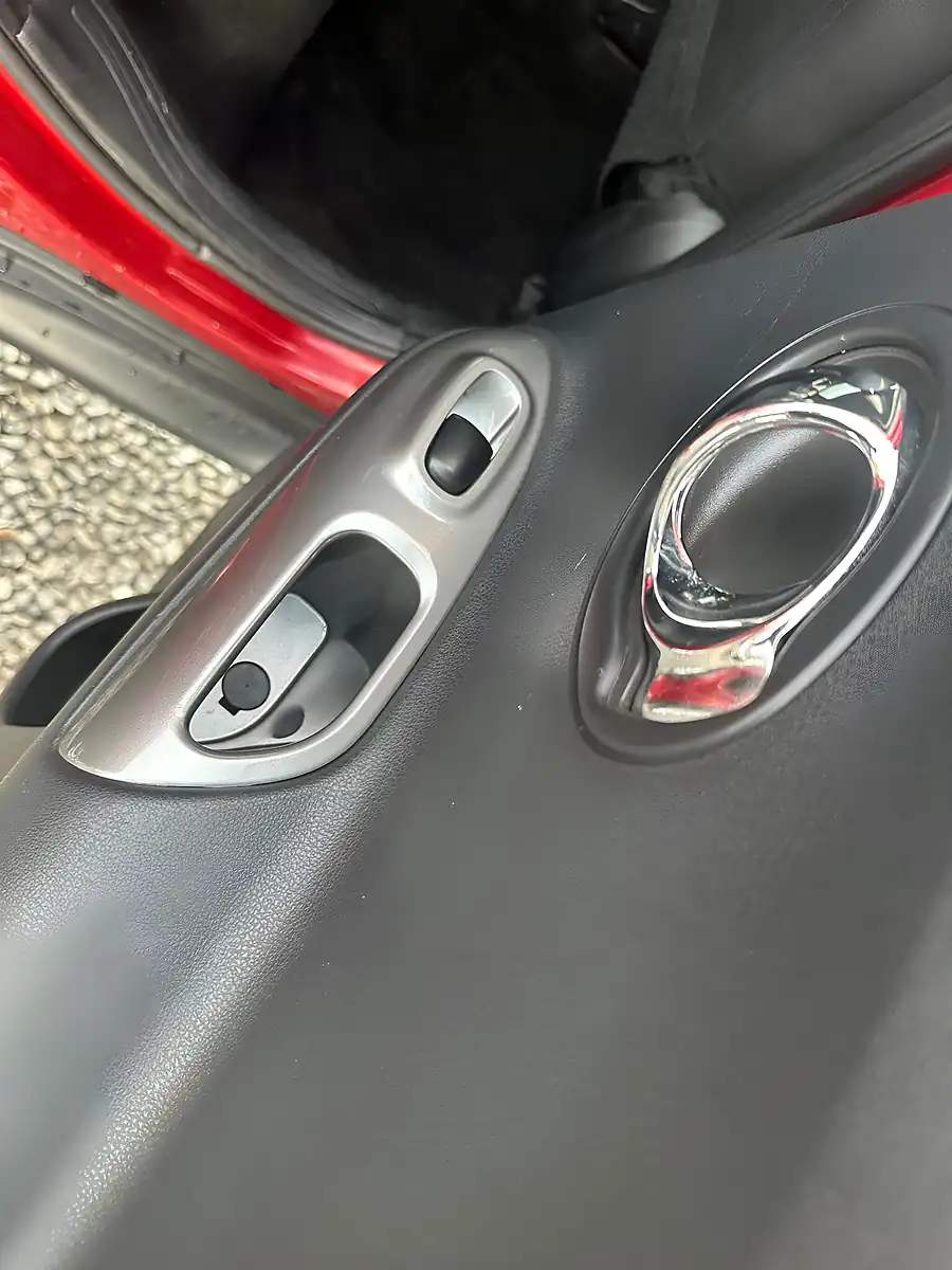 Used 2014 Nissan Juke Tekna Red - Interior and Exterior details 17