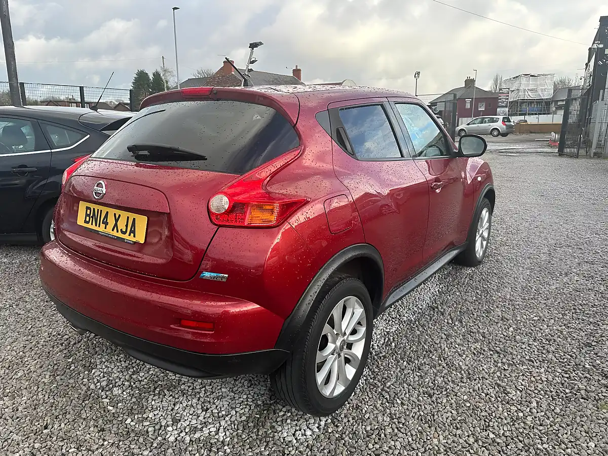 Used 2014 Nissan Juke Tekna Red - Interior and Exterior details 5