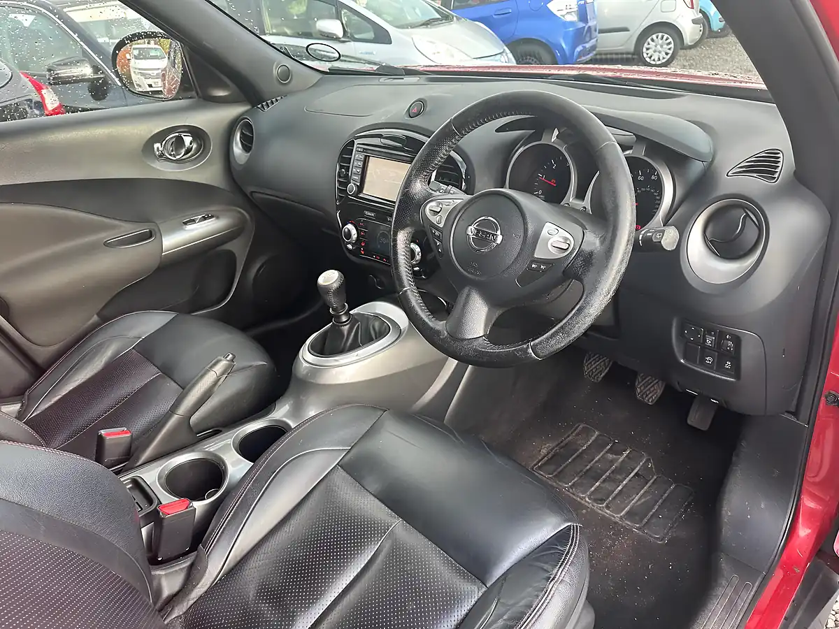 Used 2014 Nissan Juke Tekna Red - Interior and Exterior details 8