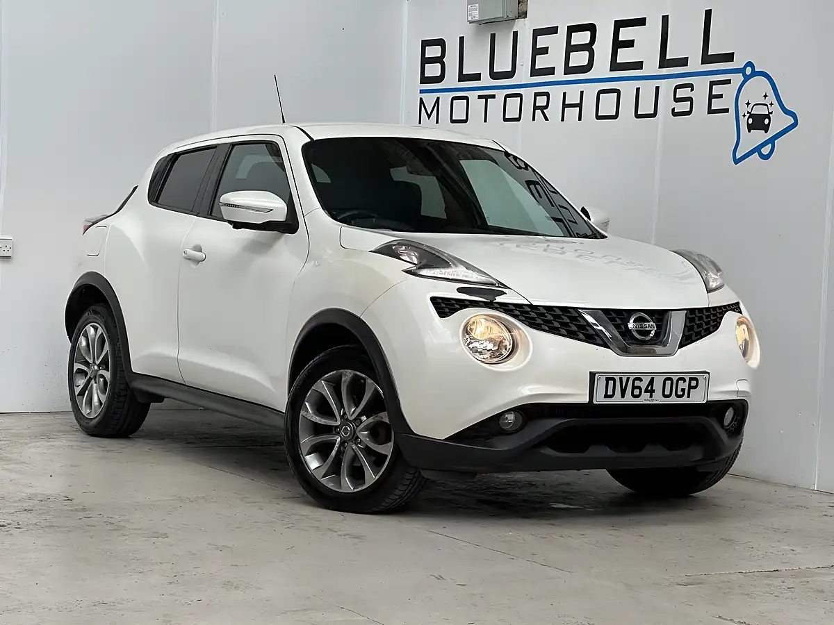 Used 2014 Nissan Juke Tekna White - Front View