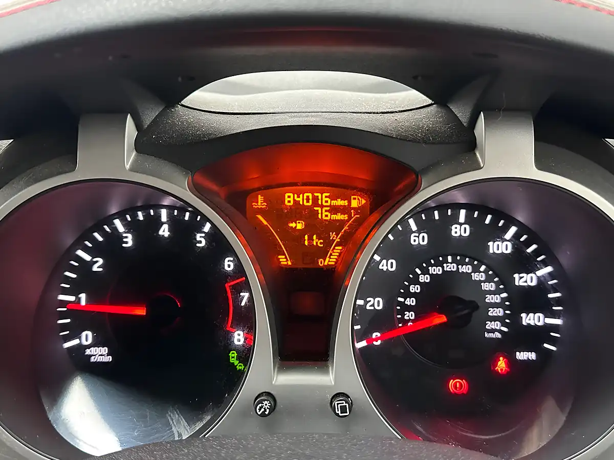 Used 2014 Nissan Juke Tekna White - Interior and Exterior details 12