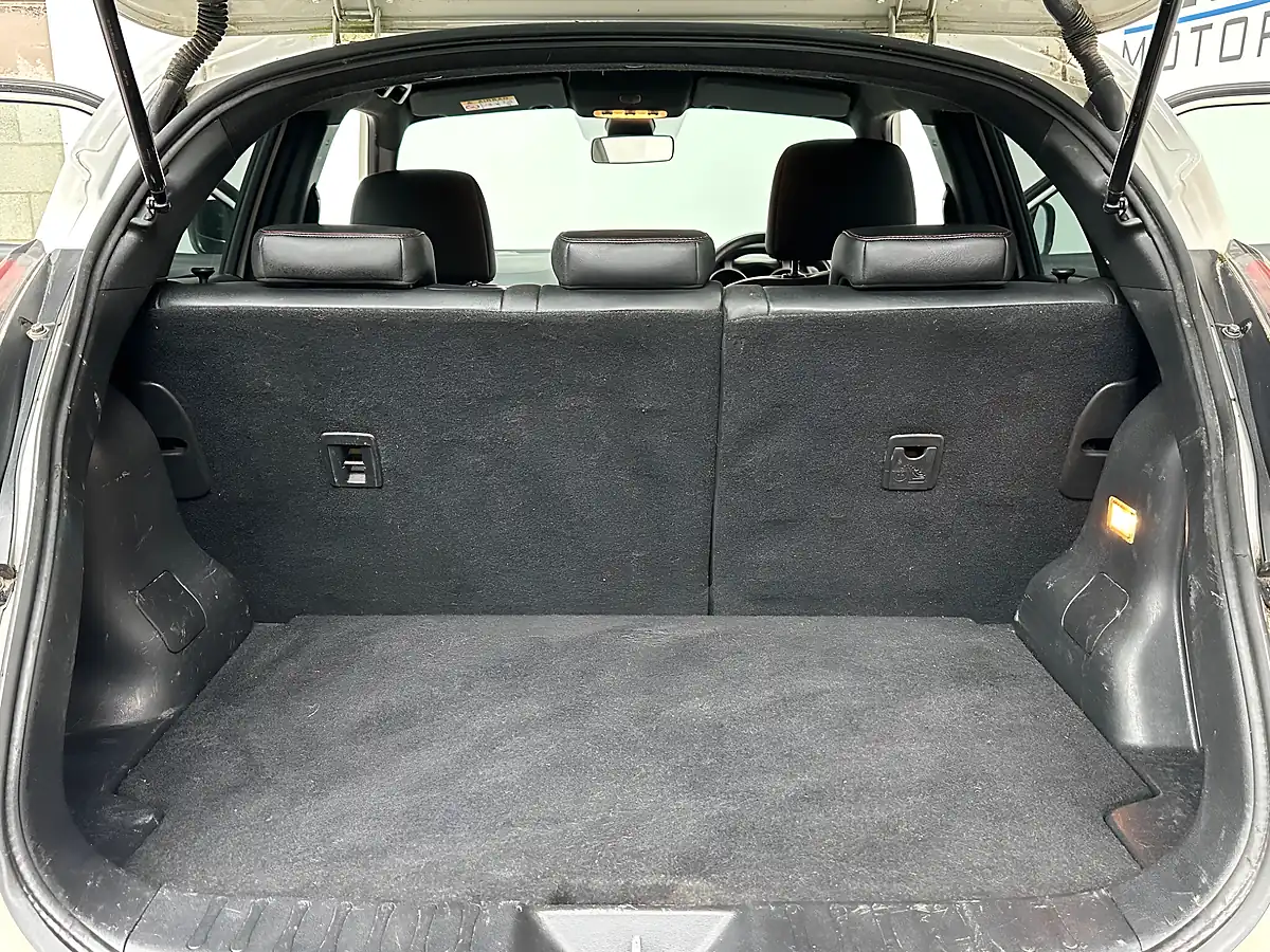 Used 2014 Nissan Juke Tekna White - Interior and Exterior details 13