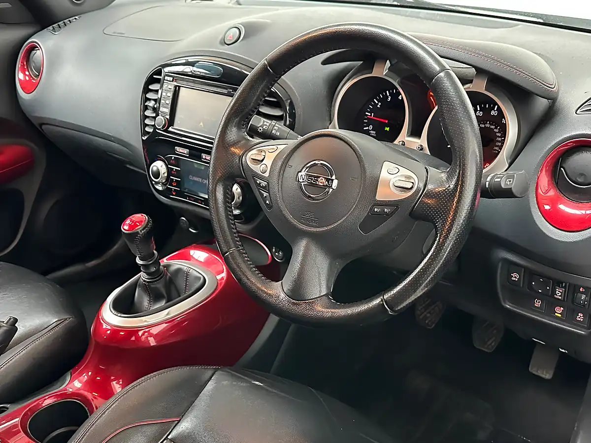 Used 2014 Nissan Juke Tekna White - Interior and Exterior details 3