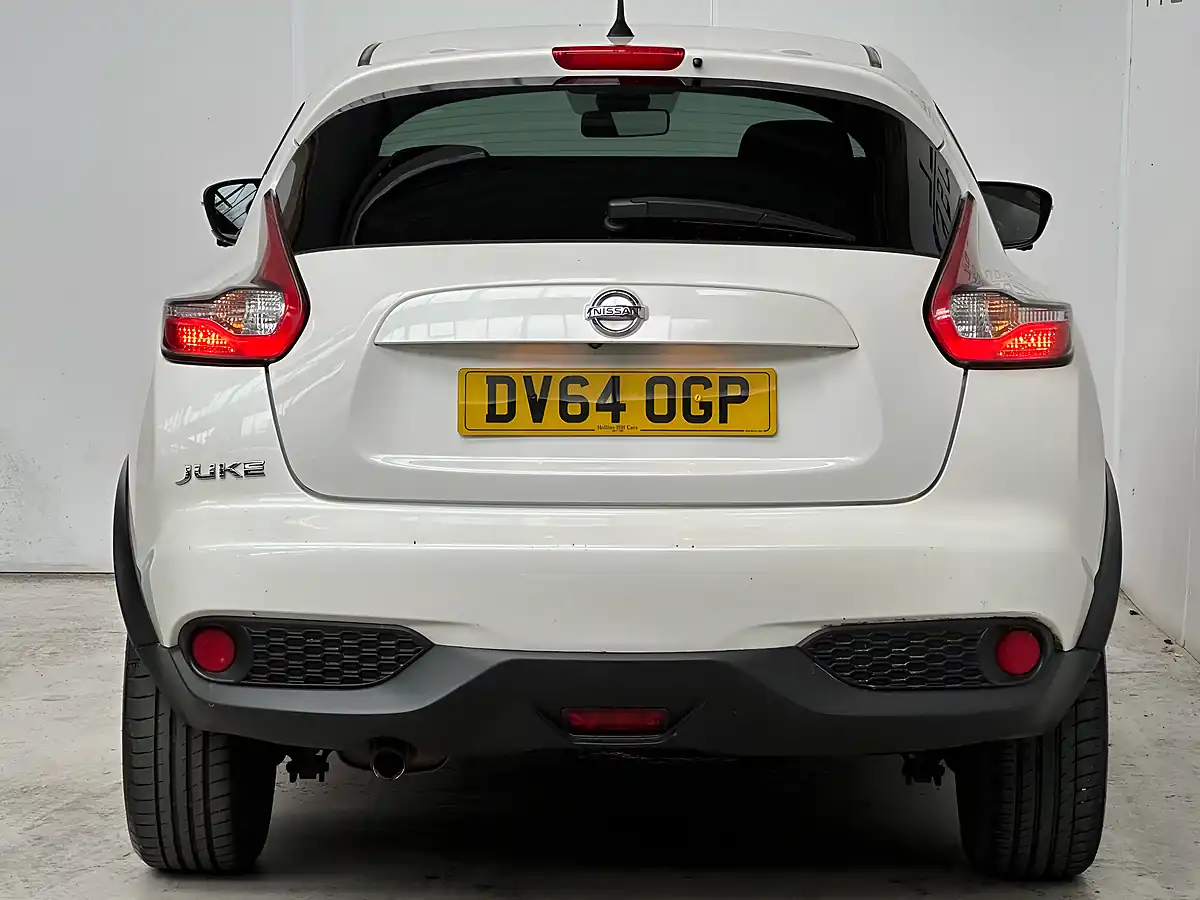 Used 2014 Nissan Juke Tekna White - Interior and Exterior details 5