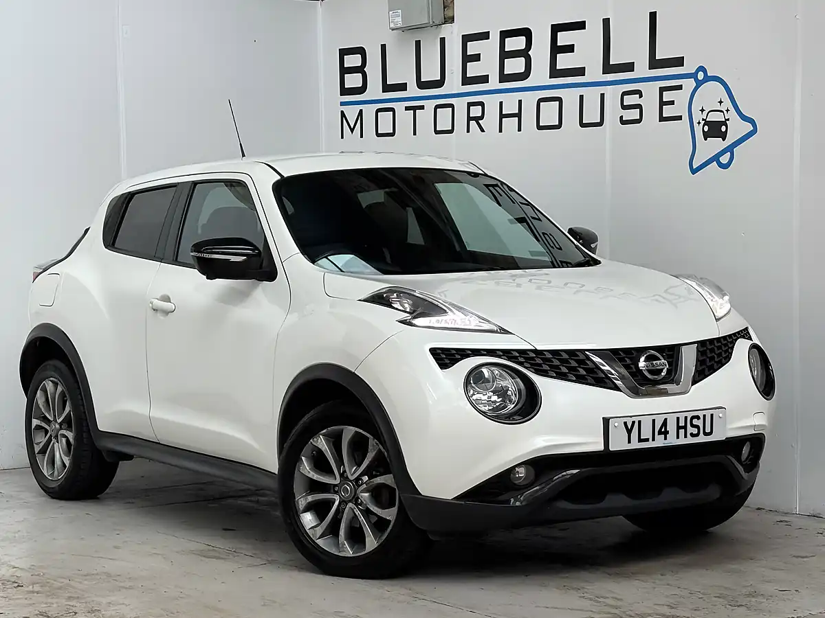 Used 2014 Nissan Juke Tekna White - Front View