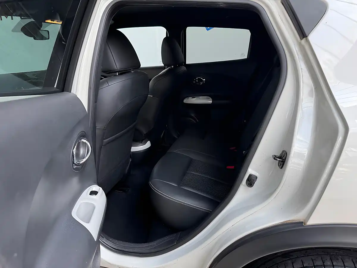 Used 2014 Nissan Juke Tekna White - Interior and Exterior details 10