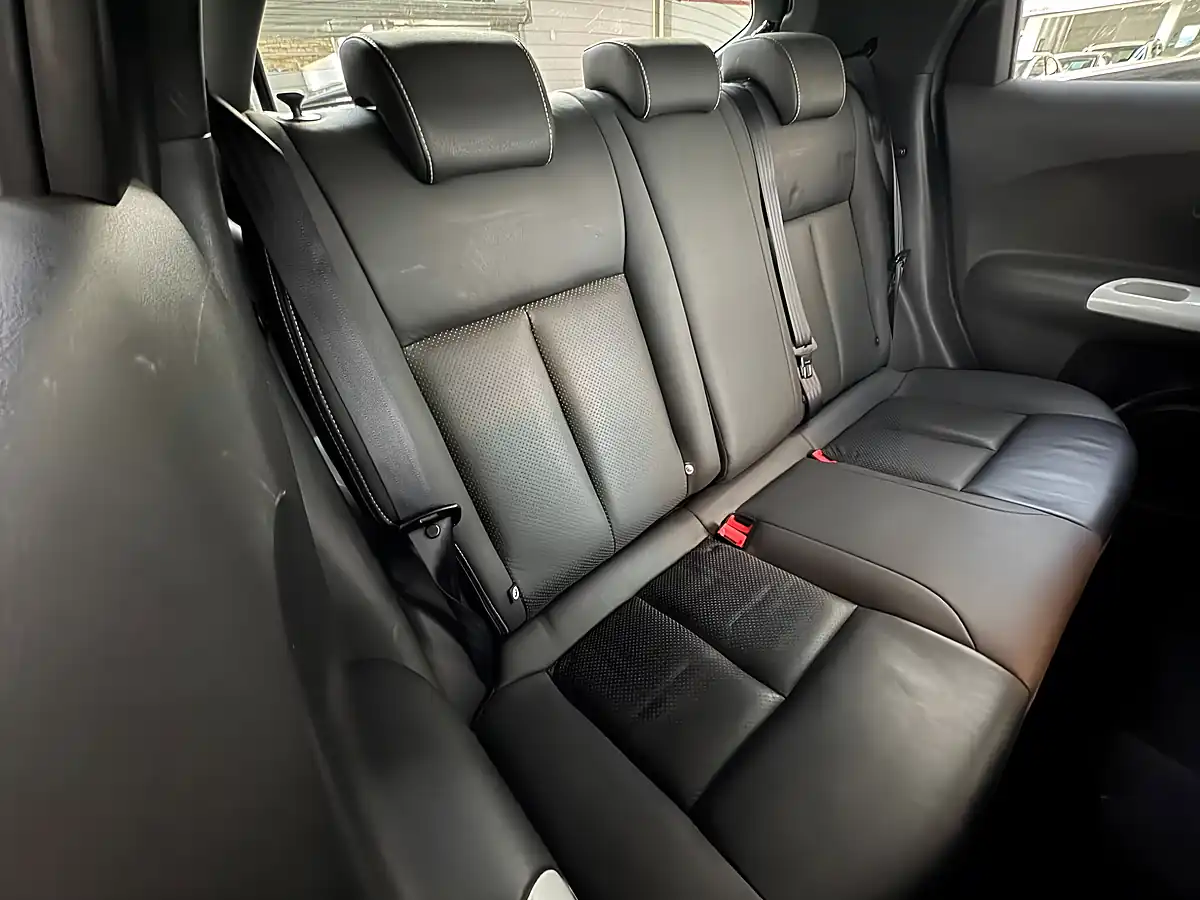 Used 2014 Nissan Juke Tekna White - Interior and Exterior details 11