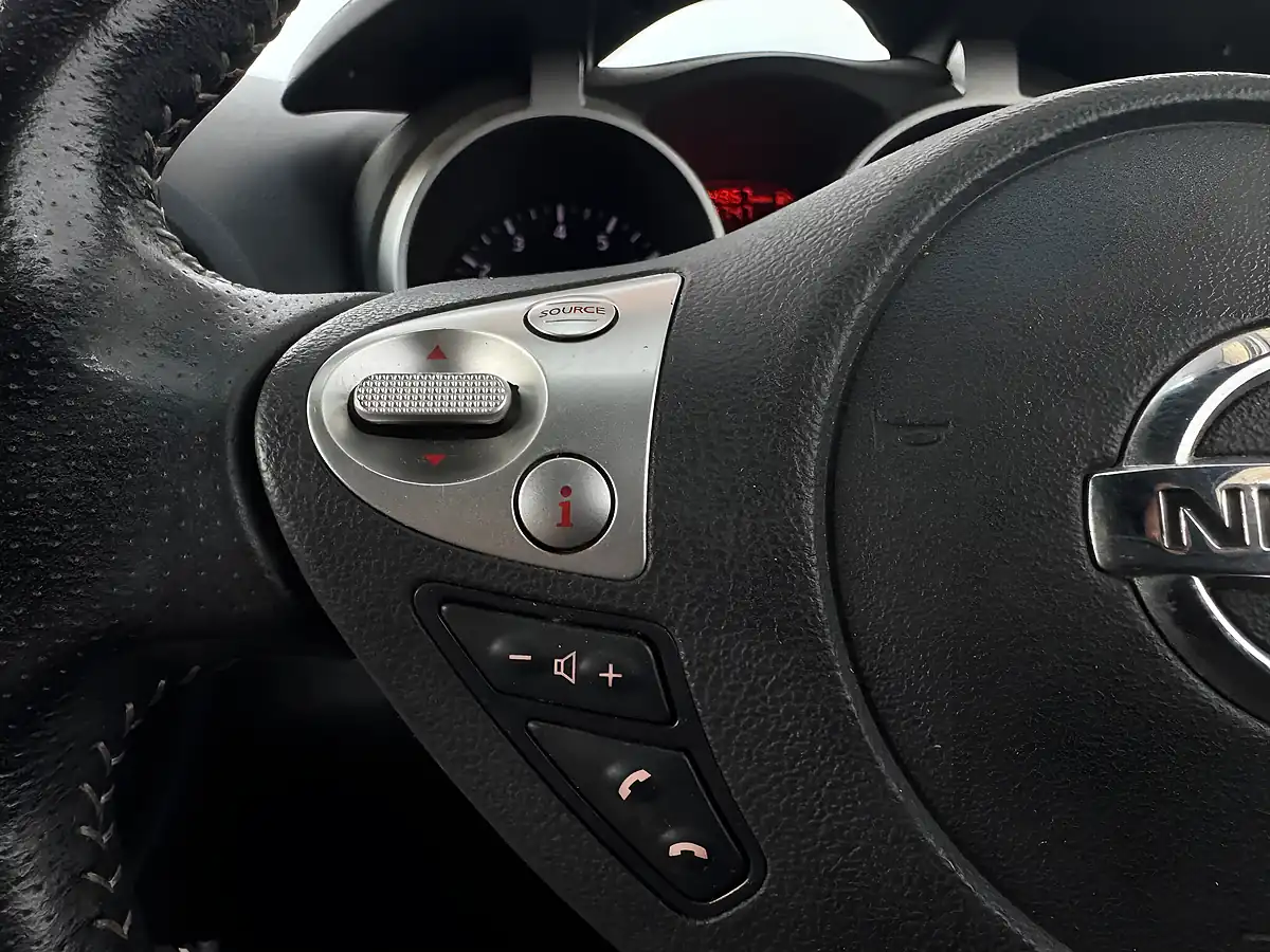 Used 2014 Nissan Juke Tekna White - Interior and Exterior details 16