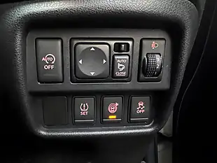 Used 2014 Nissan Juke Tekna White - Interior and Exterior details 17