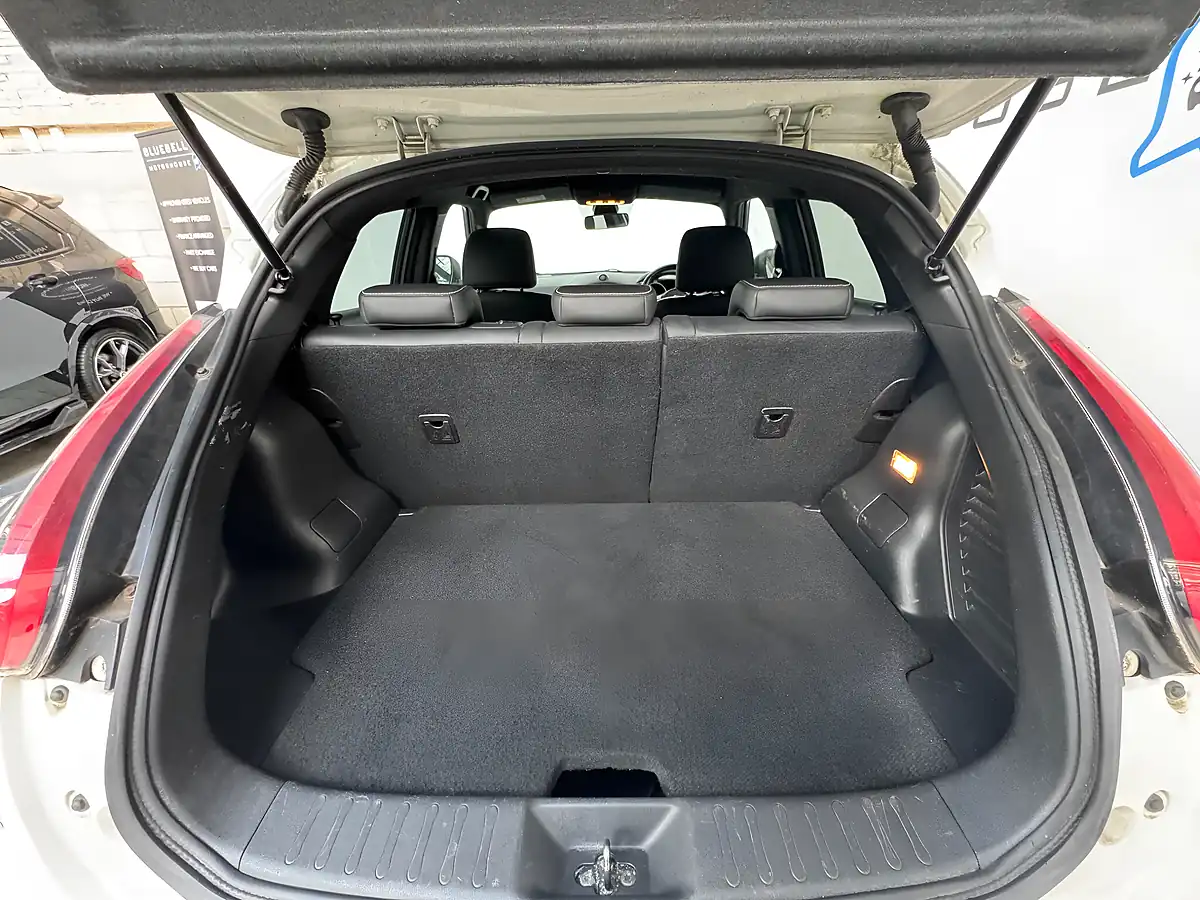 Used 2014 Nissan Juke Tekna White - Interior and Exterior details 18