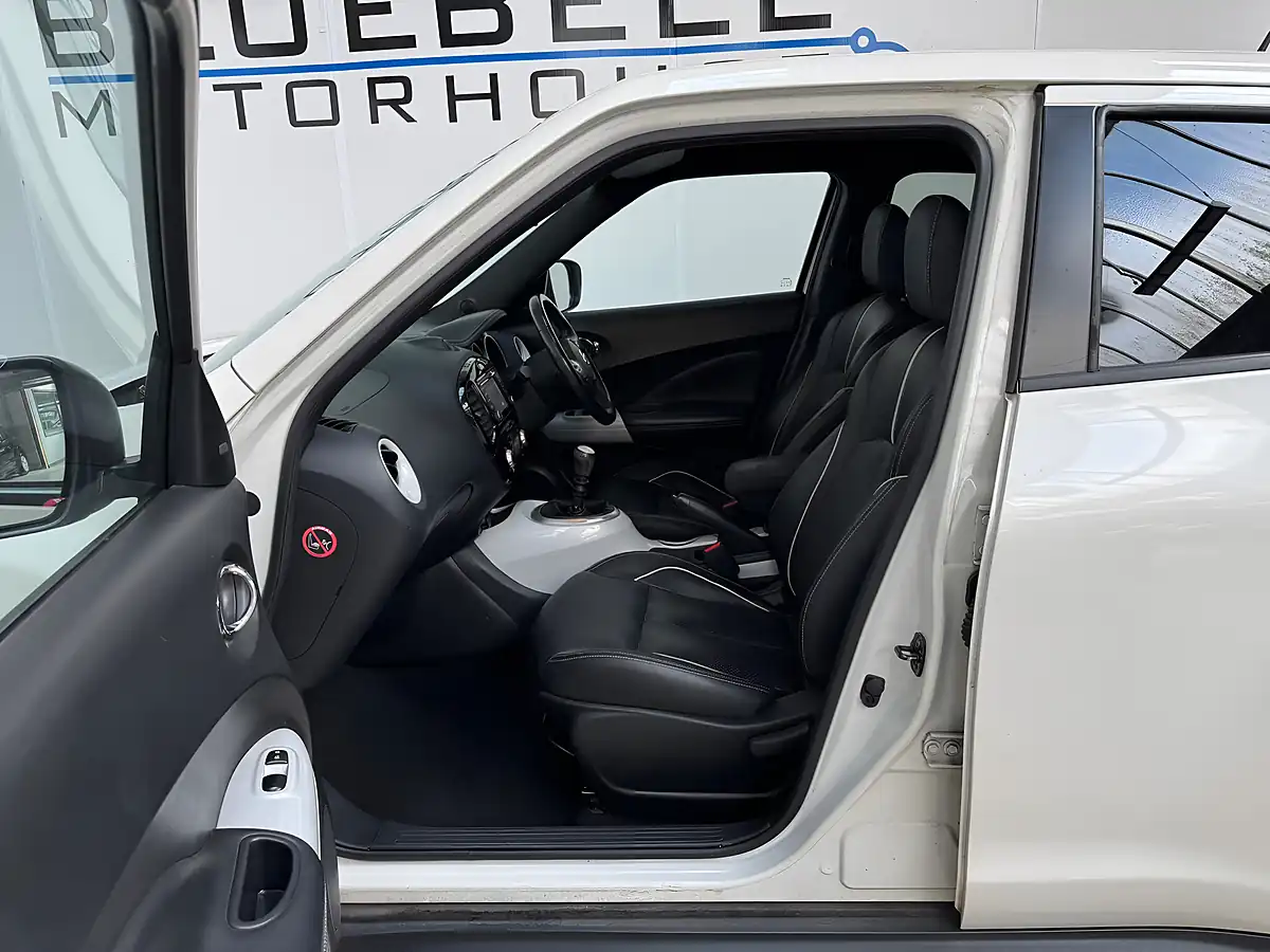 Used 2014 Nissan Juke Tekna White - Interior and Exterior details 9