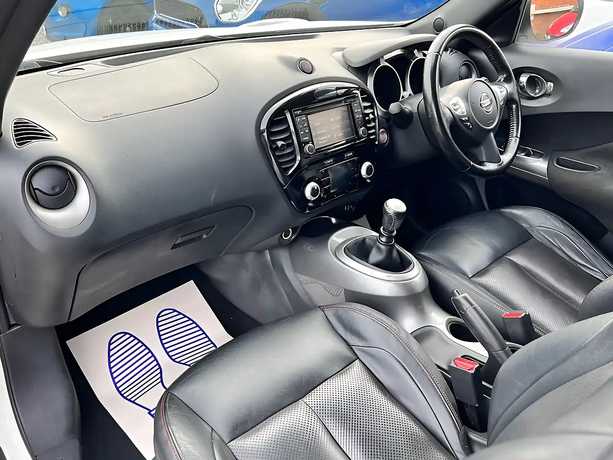 Used 2014 Nissan Juke Tekna White - Interior and Exterior details 10