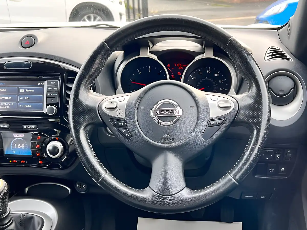 Used 2014 Nissan Juke Tekna White - Interior and Exterior details 12