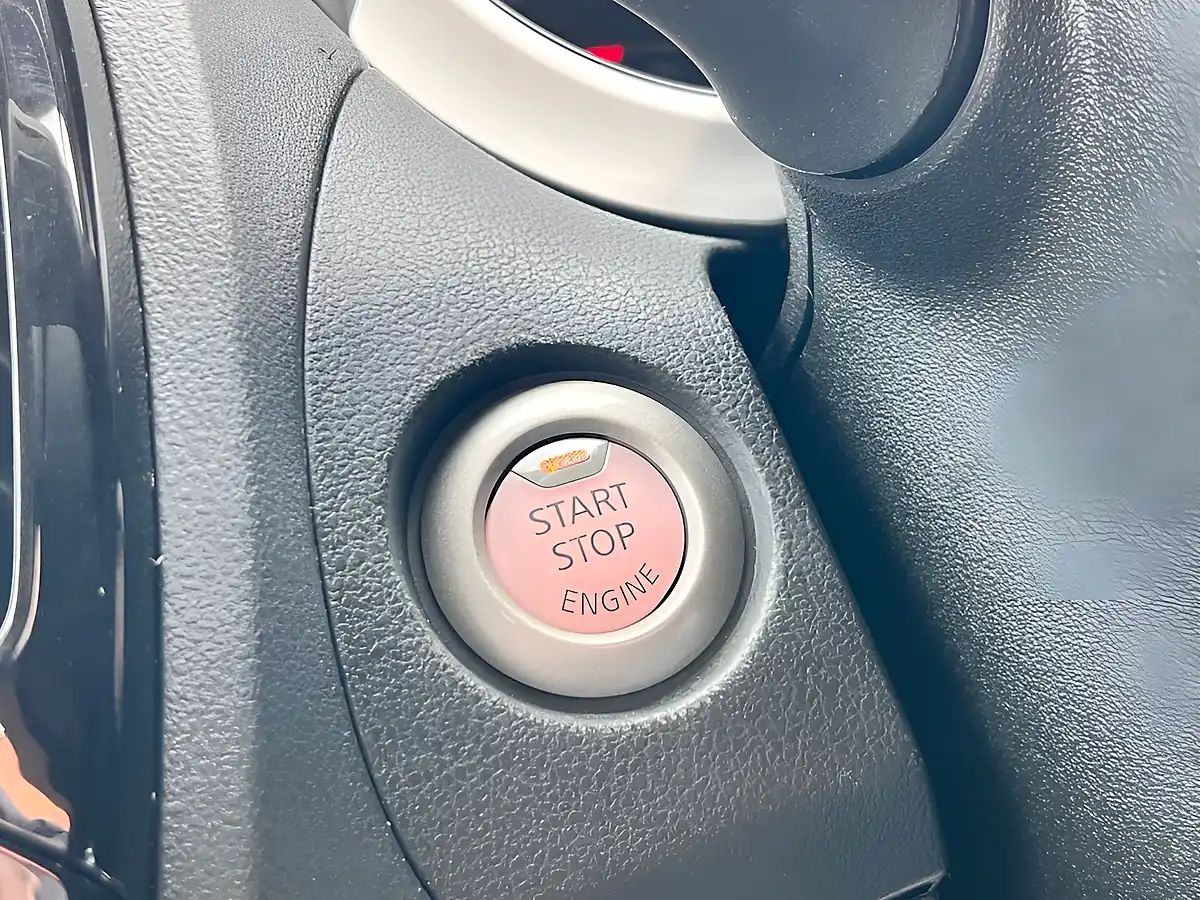 Used 2014 Nissan Juke Tekna White - Interior and Exterior details 16