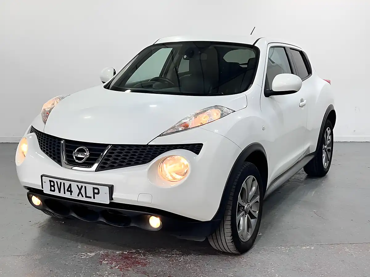 Used 2014 Nissan Juke Tekna White - Interior and Exterior details 2