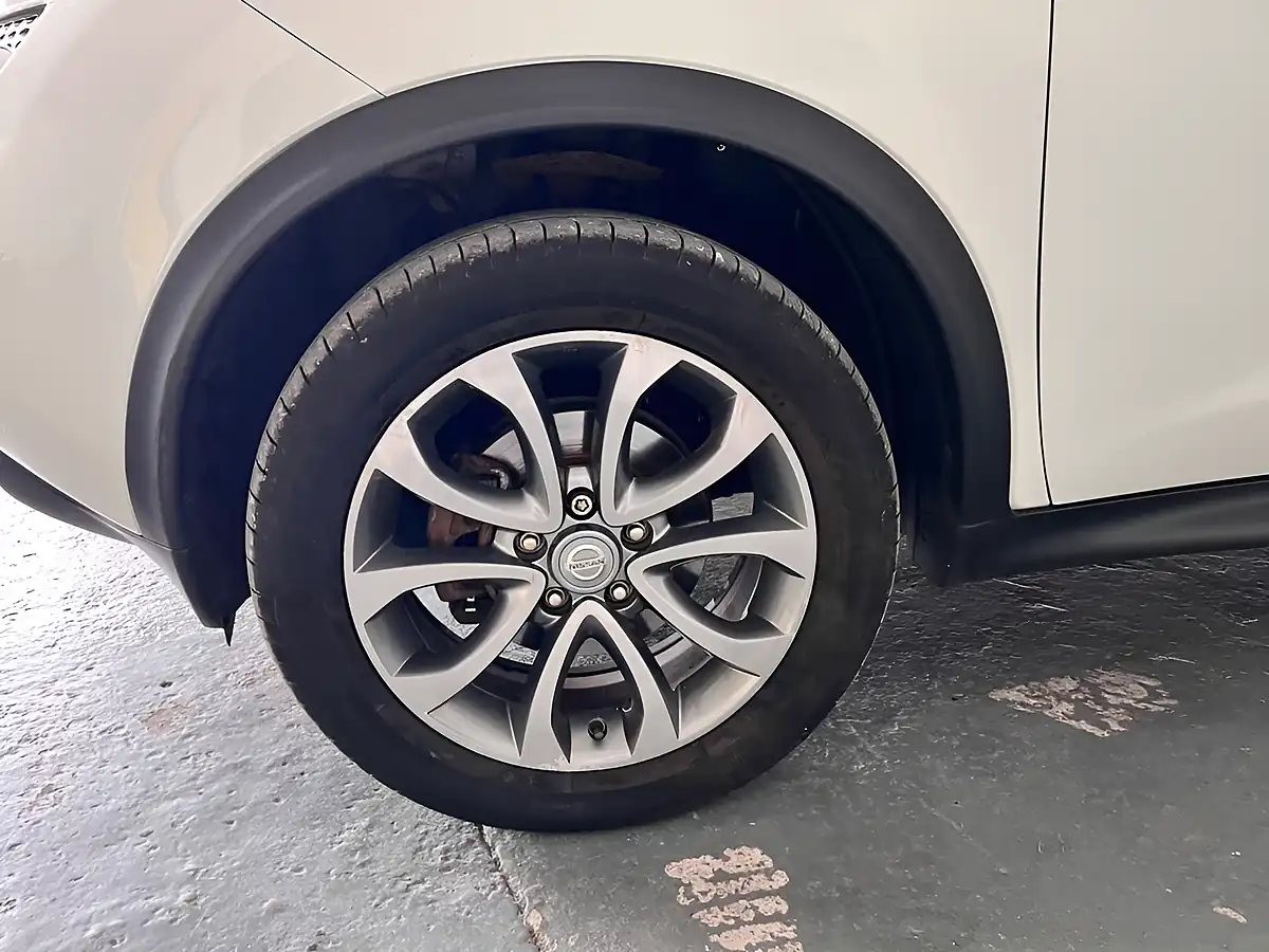 Used 2014 Nissan Juke Tekna White - Interior and Exterior details 20