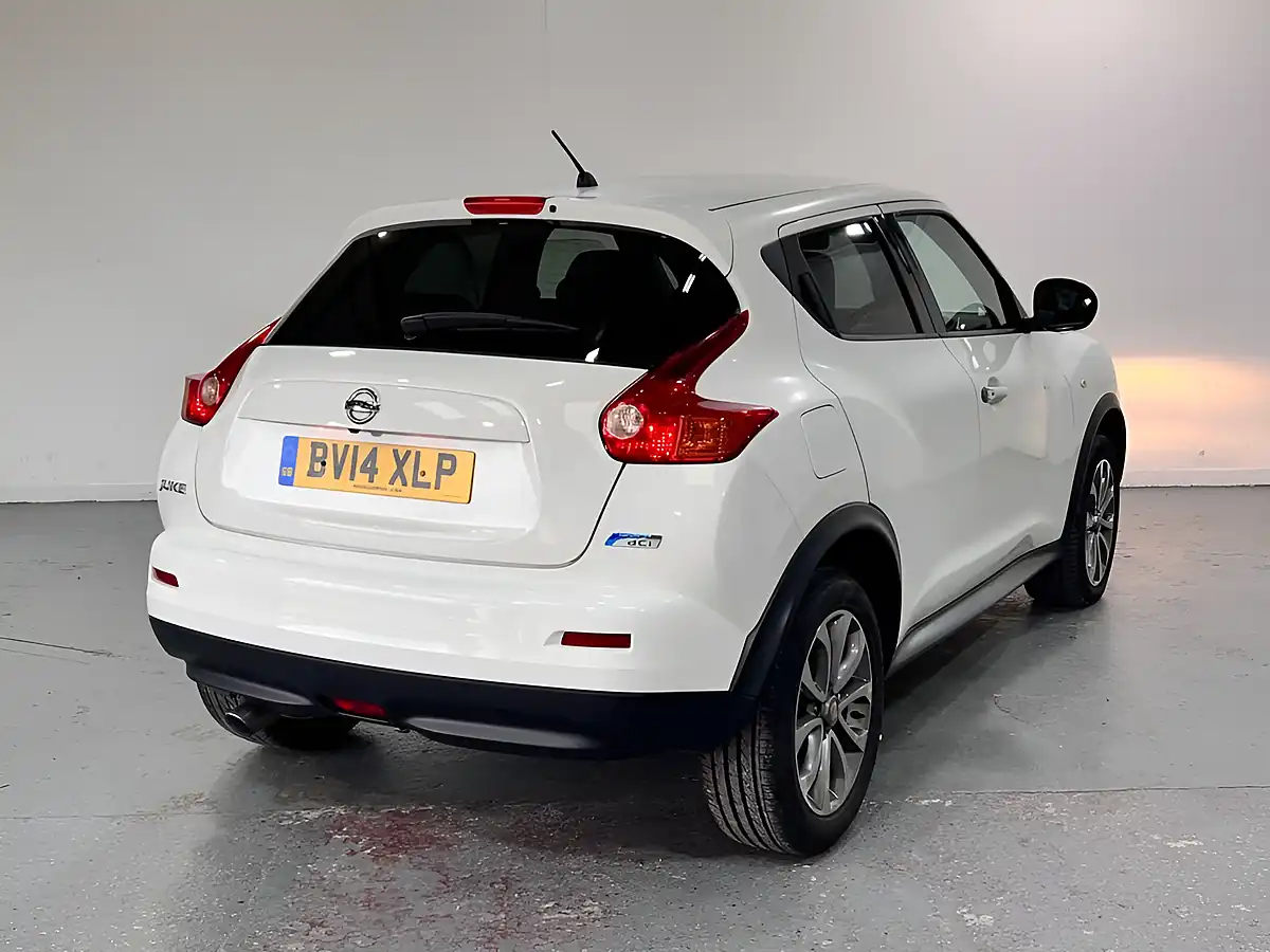Used 2014 Nissan Juke Tekna White - Interior and Exterior details 3