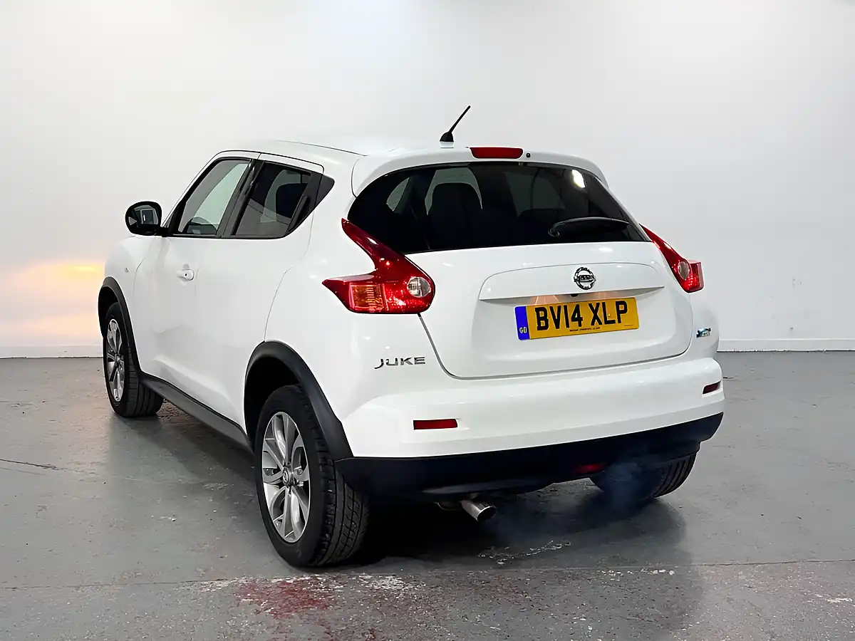 Used 2014 Nissan Juke Tekna White - Interior and Exterior details 4