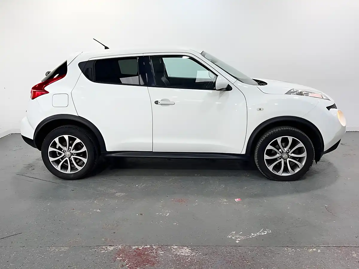 Used 2014 Nissan Juke Tekna White - Interior and Exterior details 5
