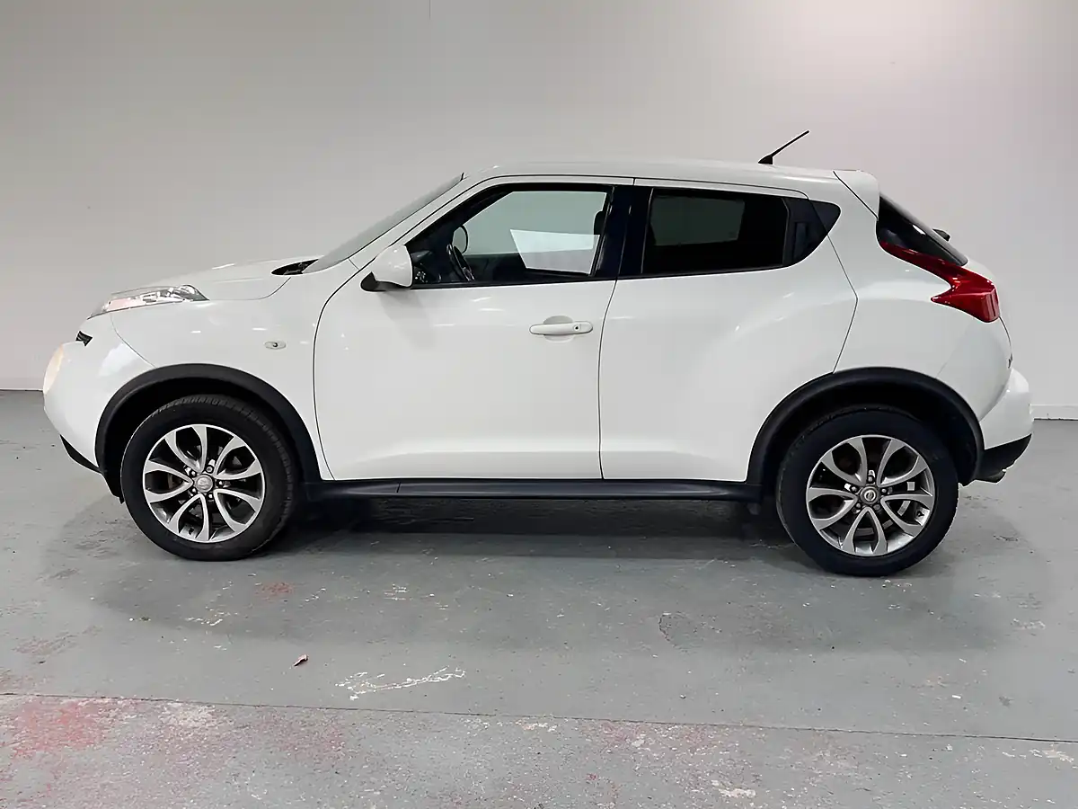Used 2014 Nissan Juke Tekna White - Interior and Exterior details 6