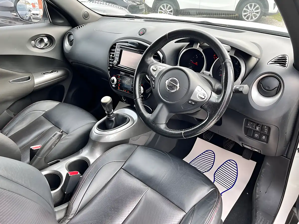 Used 2014 Nissan Juke Tekna White - Interior and Exterior details 9