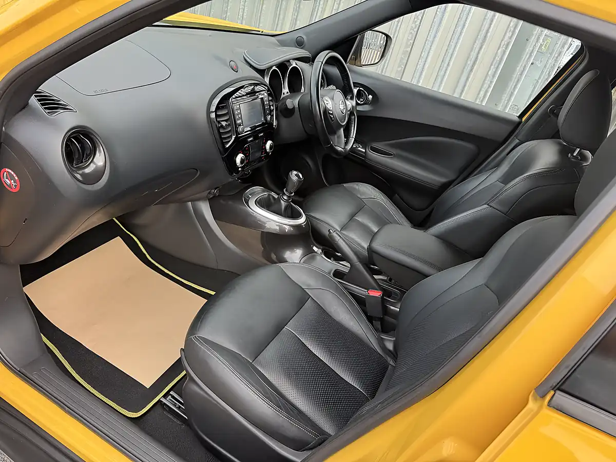 Used 2014 Nissan Juke Tekna Yellow - Interior and Exterior details 10