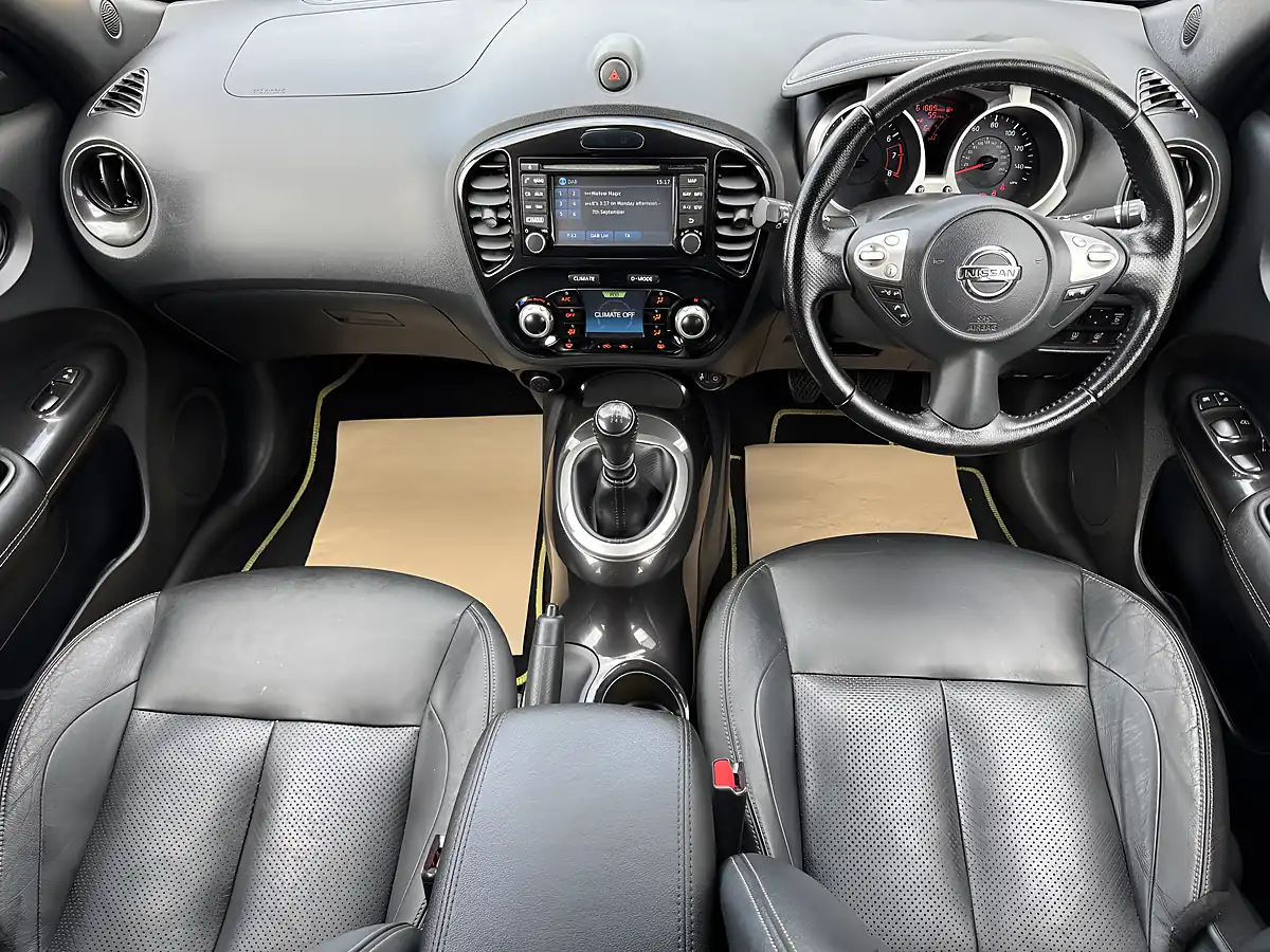 Used 2014 Nissan Juke Tekna Yellow - Interior and Exterior details 13