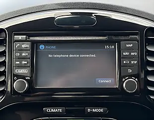Used 2014 Nissan Juke Tekna Yellow - Interior and Exterior details 16