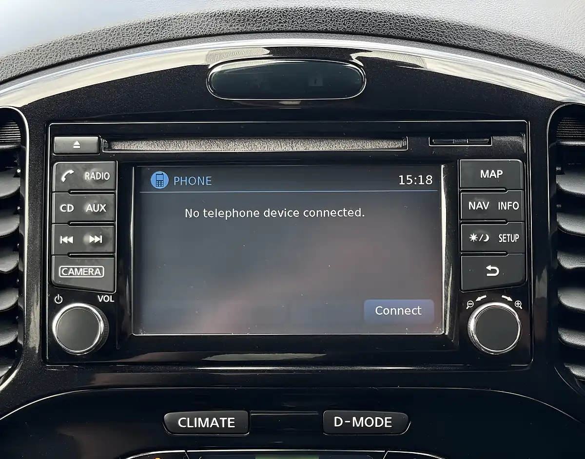 Used 2014 Nissan Juke Tekna Yellow - Interior and Exterior details 16
