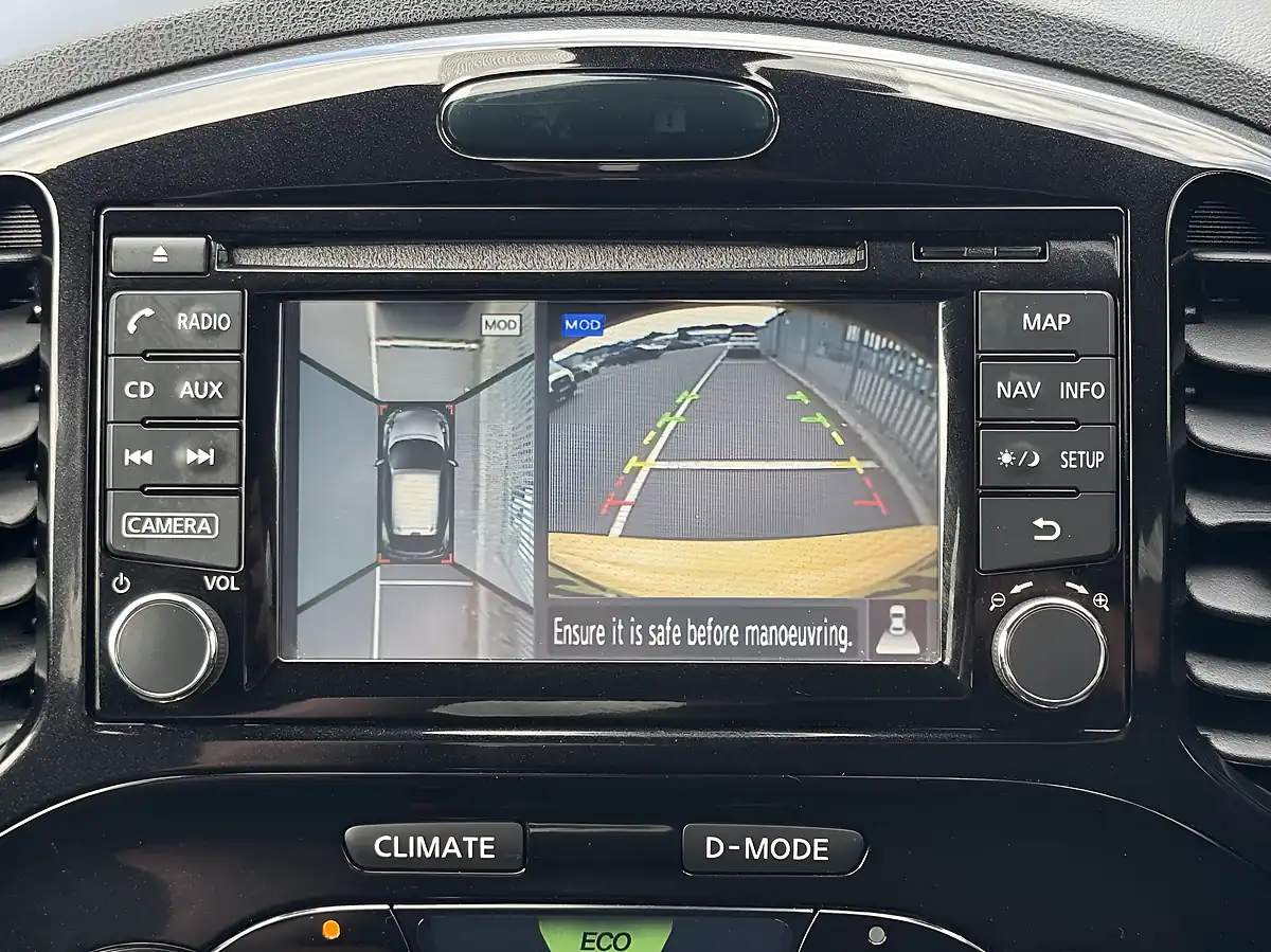 Used 2014 Nissan Juke Tekna Yellow - Interior and Exterior details 18
