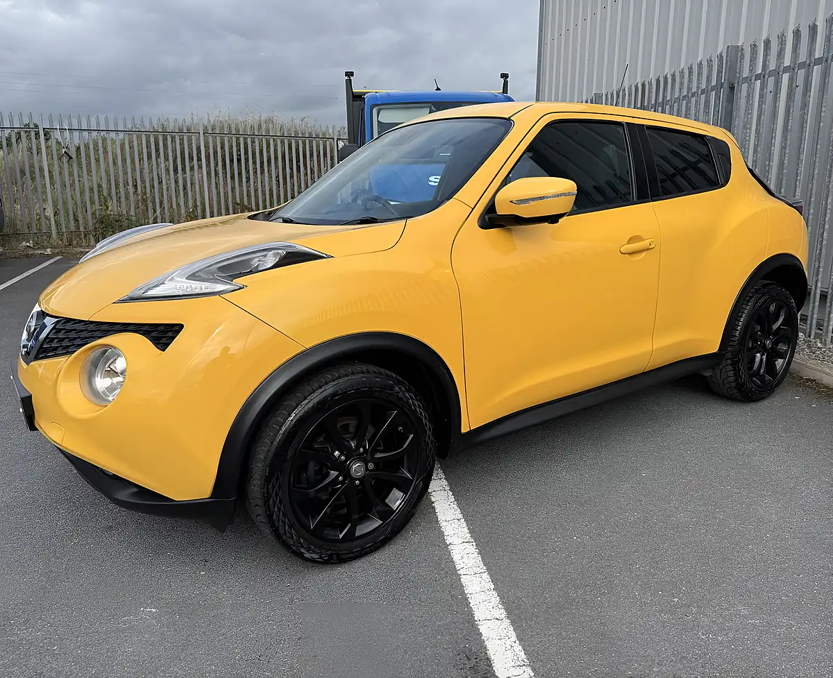 Used 2014 Nissan Juke Tekna Yellow - Interior and Exterior details 2