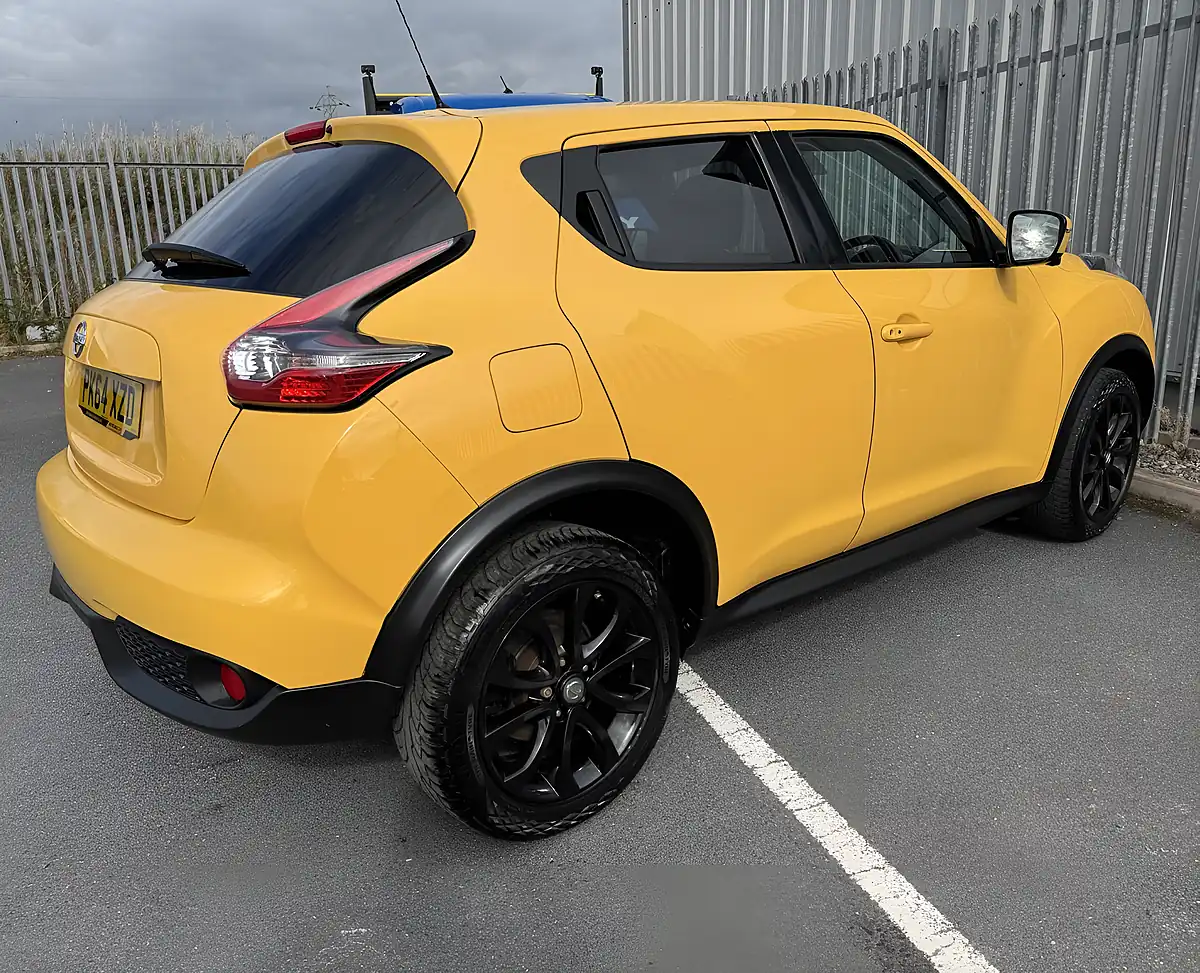 Used 2014 Nissan Juke Tekna Yellow - Interior and Exterior details 5