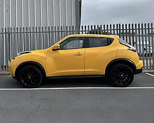 Used 2014 Nissan Juke Tekna Yellow - Interior and Exterior details 8