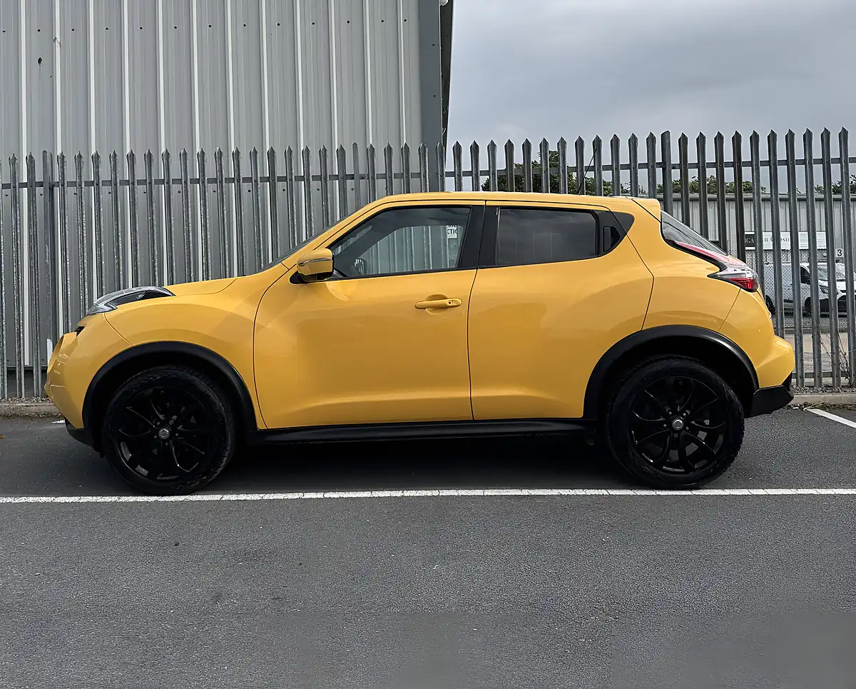 Used 2014 Nissan Juke Tekna Yellow - Interior and Exterior details 8
