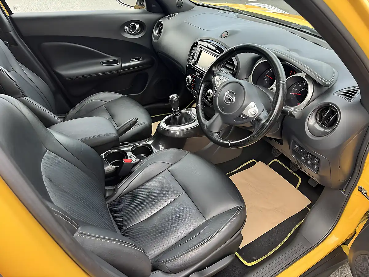 Used 2014 Nissan Juke Tekna Yellow - Interior and Exterior details 9