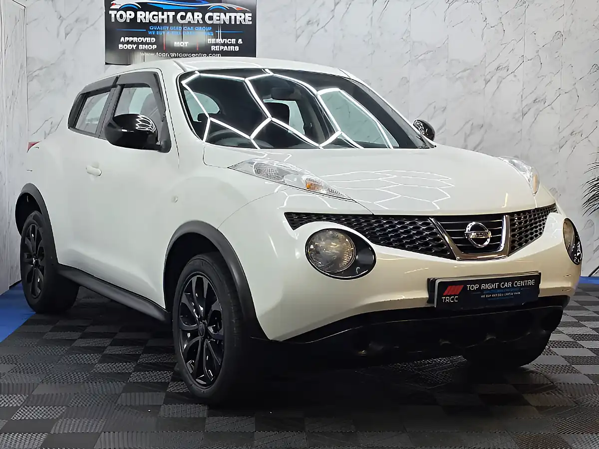 Used 2014 Nissan Juke Visia White - Front View