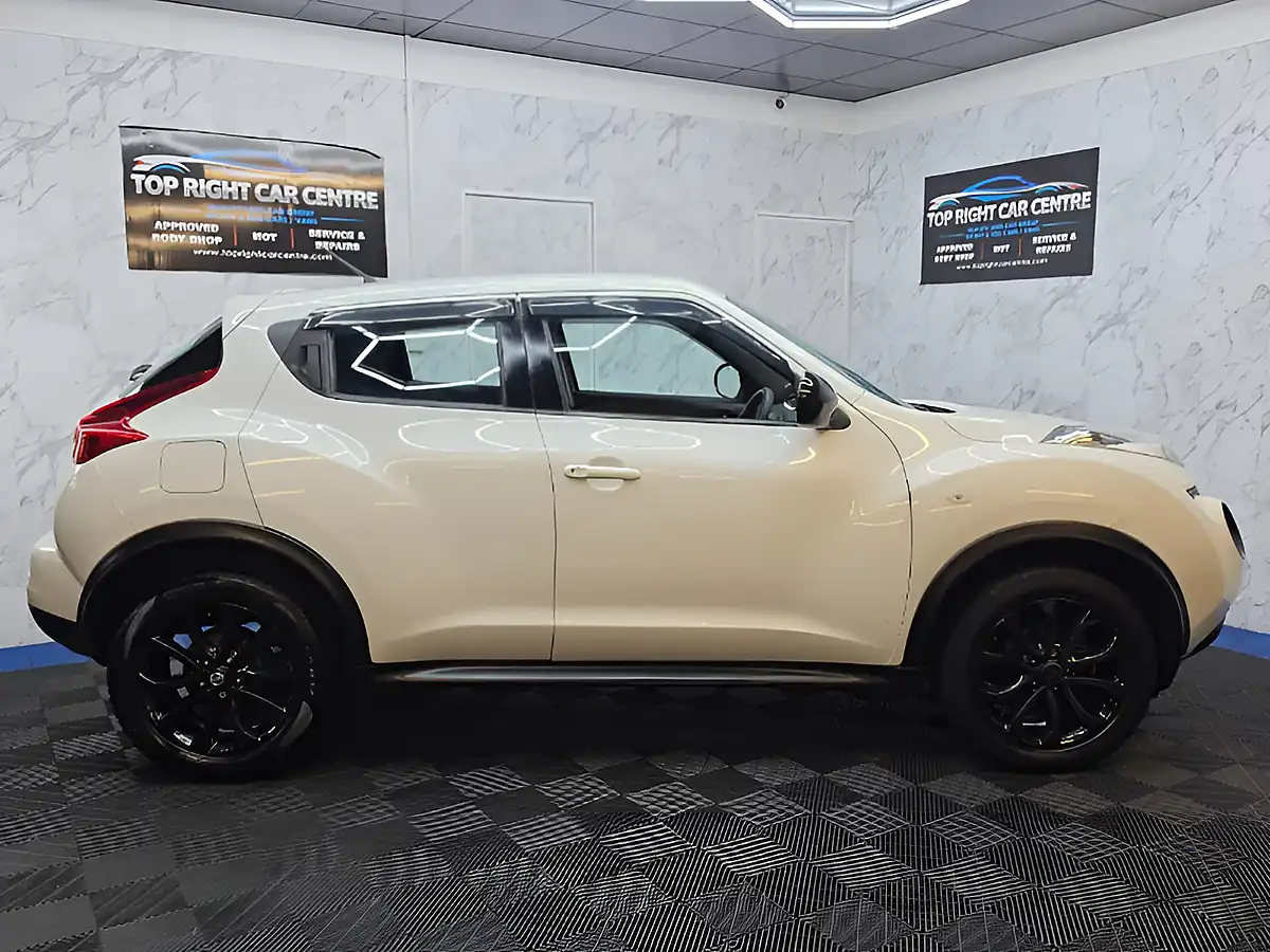 Used 2014 Nissan Juke Visia White - Interior and Exterior details 10