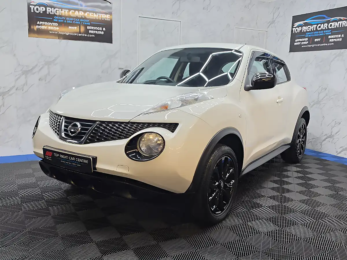 Used 2014 Nissan Juke Visia White - Interior and Exterior details 4
