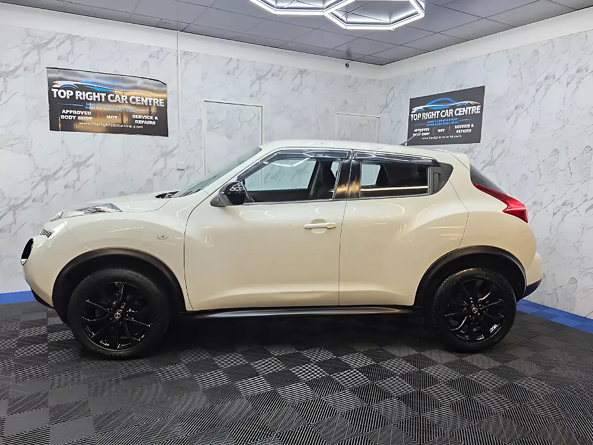 Used 2014 Nissan Juke Visia White - Interior and Exterior details 8