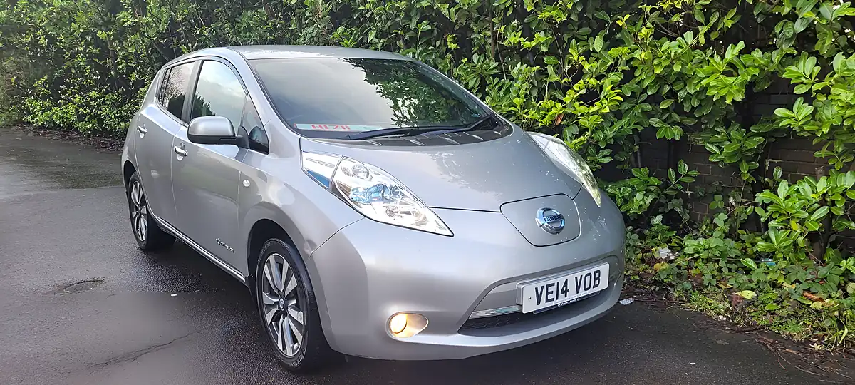 Used 2014 Nissan Leaf Tekna Silver - Front View