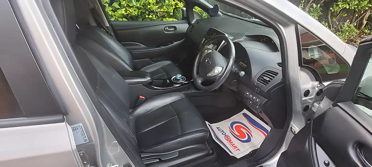 Used 2014 Nissan Leaf Tekna Silver - Interior and Exterior details 10