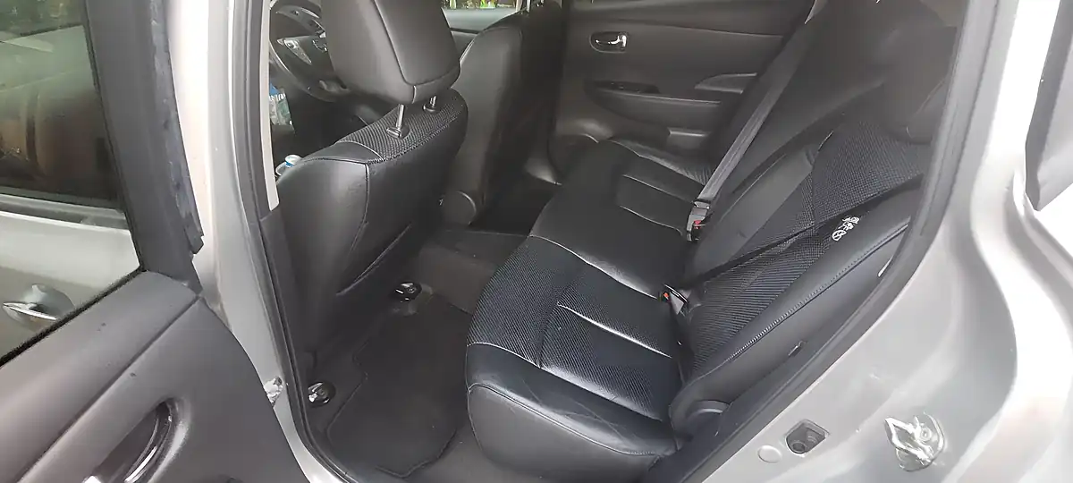 Used 2014 Nissan Leaf Tekna Silver - Interior and Exterior details 18