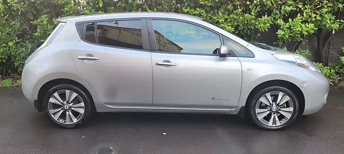 Used 2014 Nissan Leaf Tekna Silver - Interior and Exterior details 3