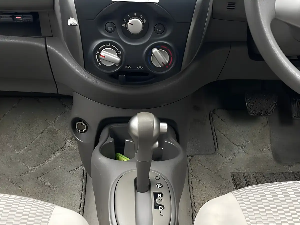 Used 2014 Nissan Micra Acenta White - Interior and Exterior details 16