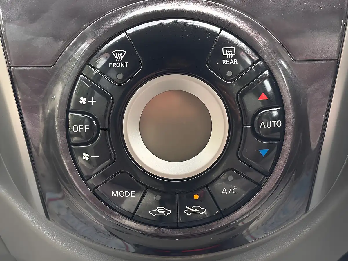 Used 2014 Nissan Micra Tekna Purple - Interior and Exterior details 17