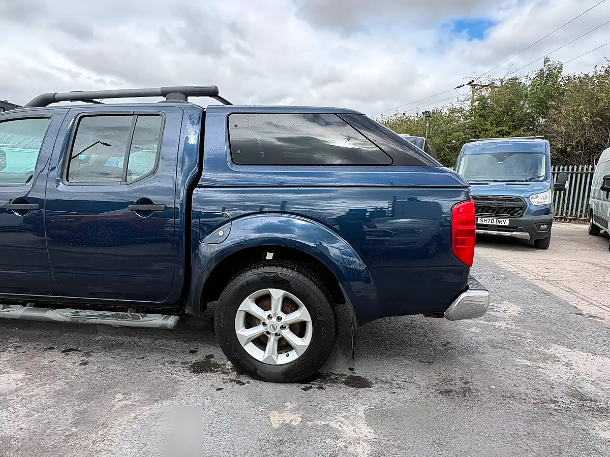 Used 2014 Nissan Navara Tekna Blue - Interior and Exterior details 10